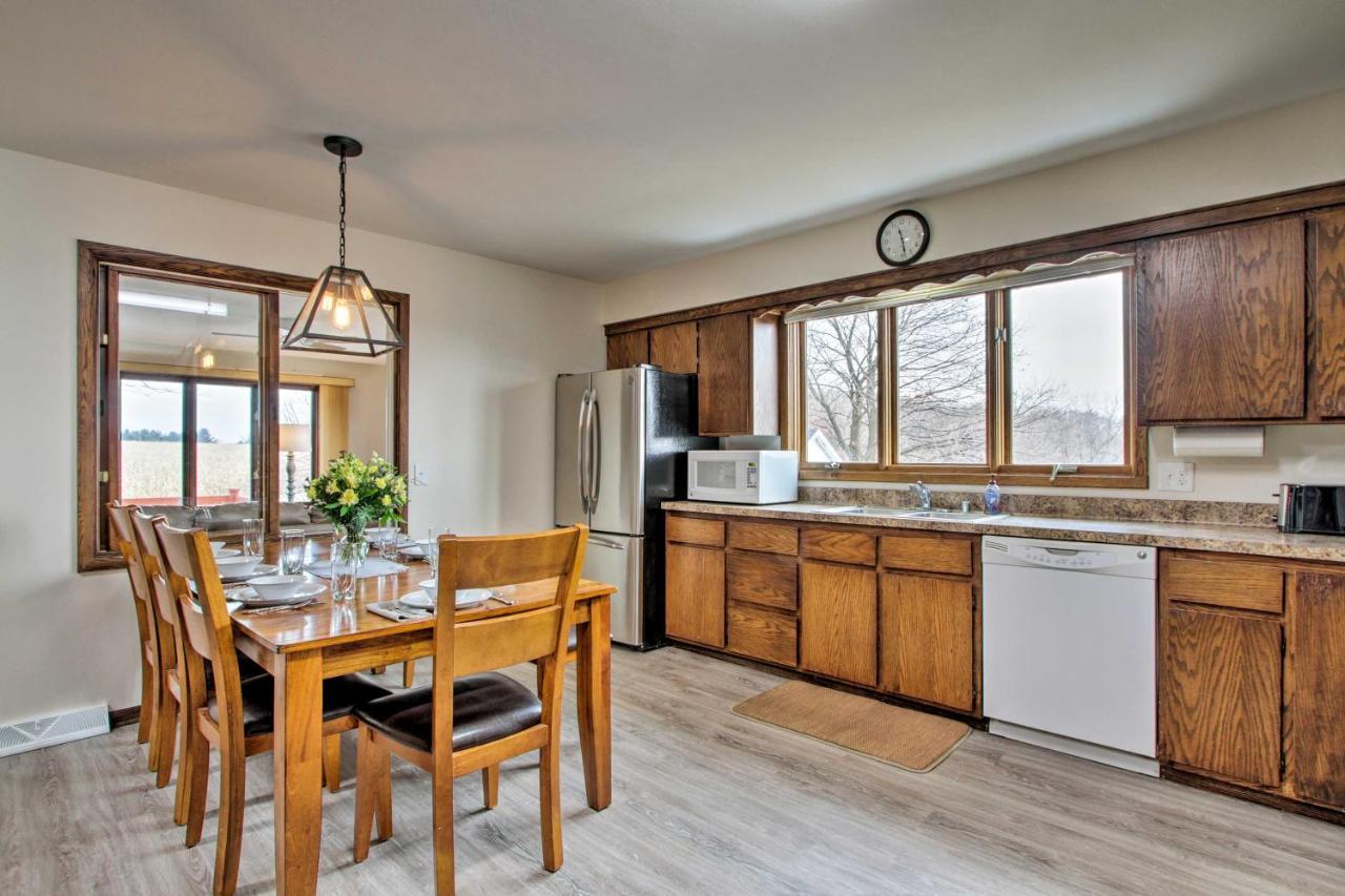 Wisconsin River Valley Farmhouse Fire Pit And View Merrimac Екстериор снимка