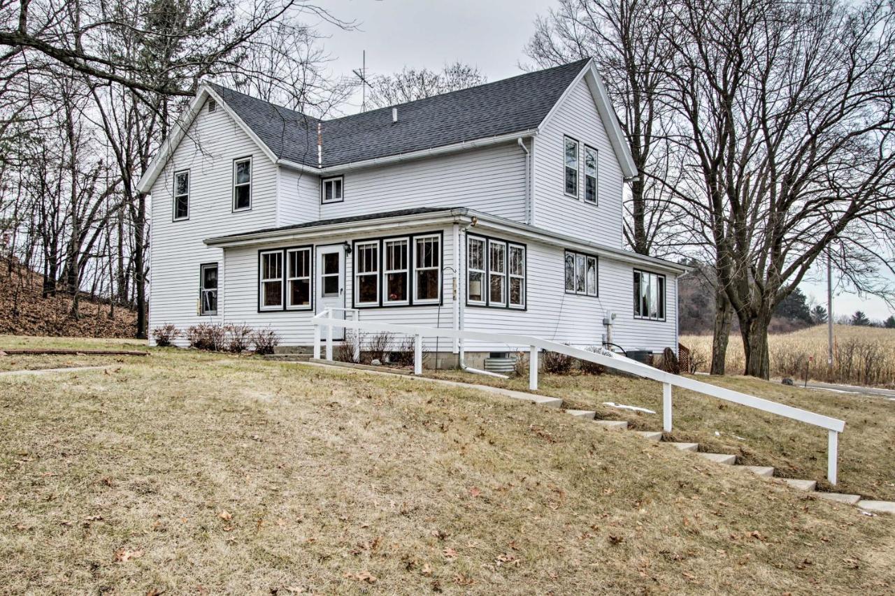 Wisconsin River Valley Farmhouse Fire Pit And View Merrimac Екстериор снимка