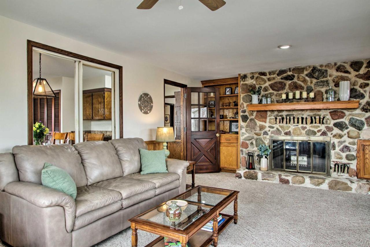 Wisconsin River Valley Farmhouse Fire Pit And View Merrimac Екстериор снимка
